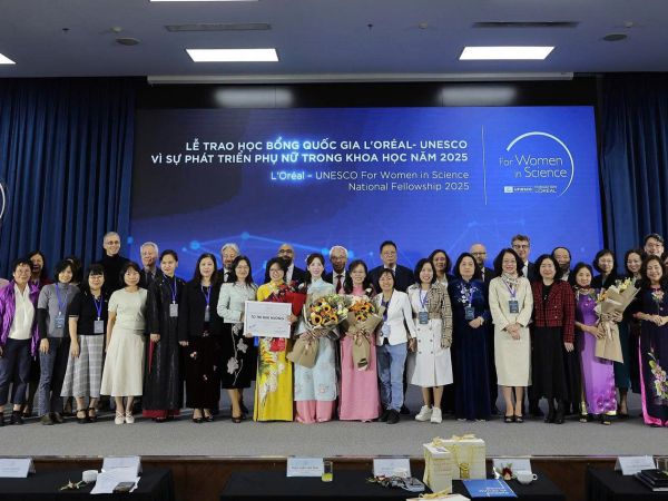 Cosmopolitan , Spotlight