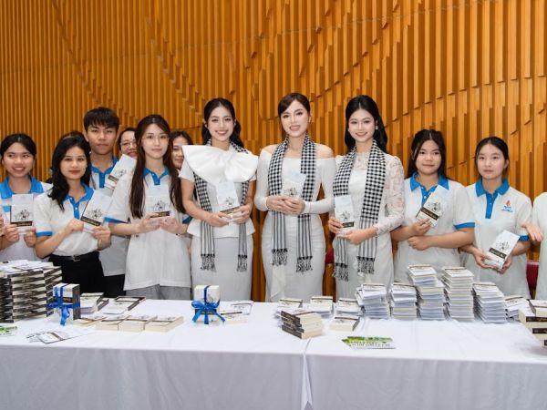 Cosmopolitan , Spotlight